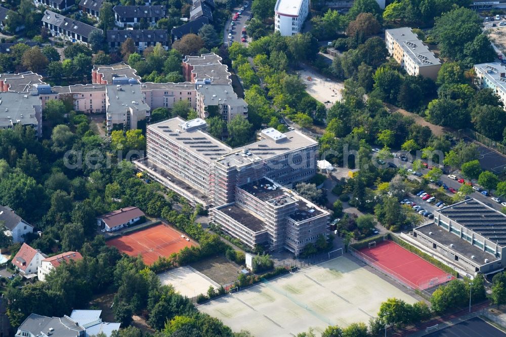 Aerial photograph Berlin - Building complex of the Vocational School Louise-Schroeder-Schule a?? Oberstufenzentrum Buerowirtschaft and Verwaltung on Lippstaedter Strasse in the district Steglitz in Berlin, Germany