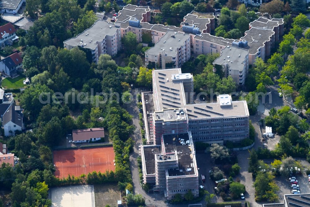 Berlin from the bird's eye view: Building complex of the Vocational School Louise-Schroeder-Schule a?? Oberstufenzentrum Buerowirtschaft and Verwaltung on Lippstaedter Strasse in the district Steglitz in Berlin, Germany