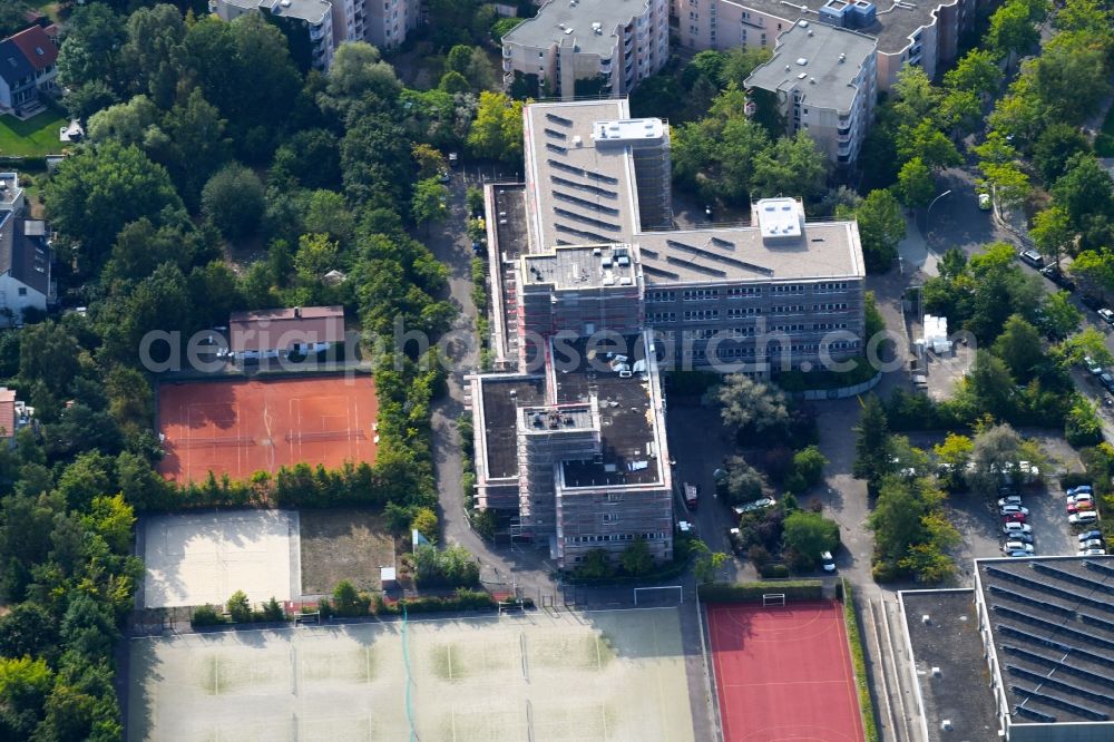 Aerial image Berlin - Building complex of the Vocational School Louise-Schroeder-Schule a?? Oberstufenzentrum Buerowirtschaft and Verwaltung on Lippstaedter Strasse in the district Steglitz in Berlin, Germany