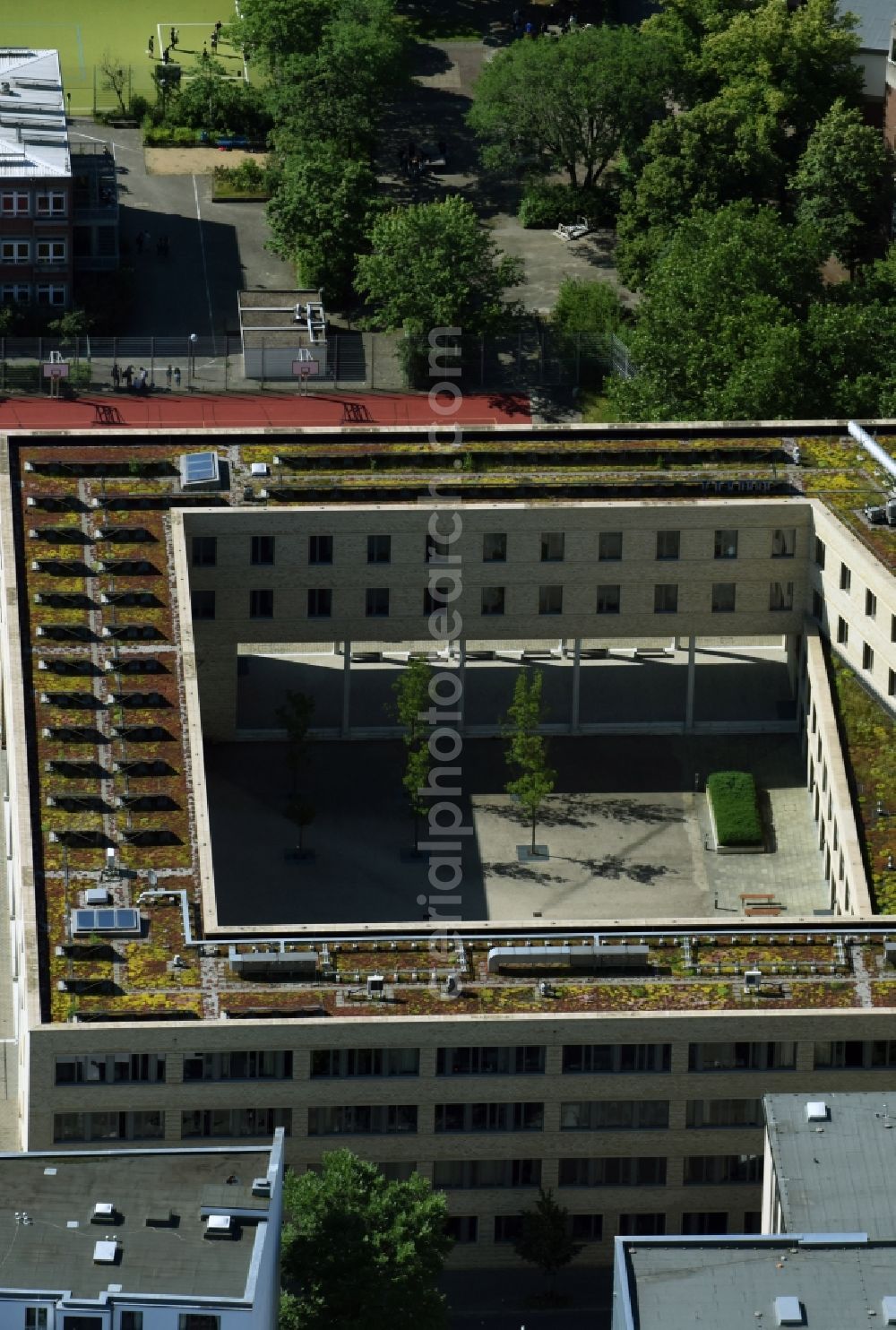 Aerial image Berlin - Building complex of the Vocational School OSZ Koerperpflege on Schillerstrasse in Berlin