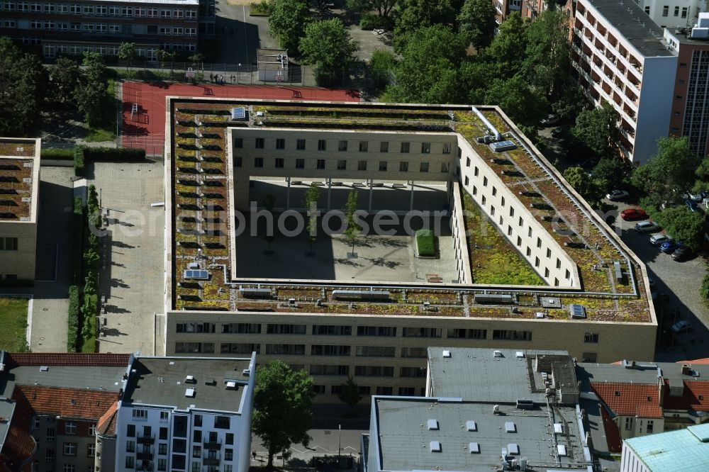 Aerial photograph Berlin - Building complex of the Vocational School OSZ Koerperpflege on Schillerstrasse in Berlin