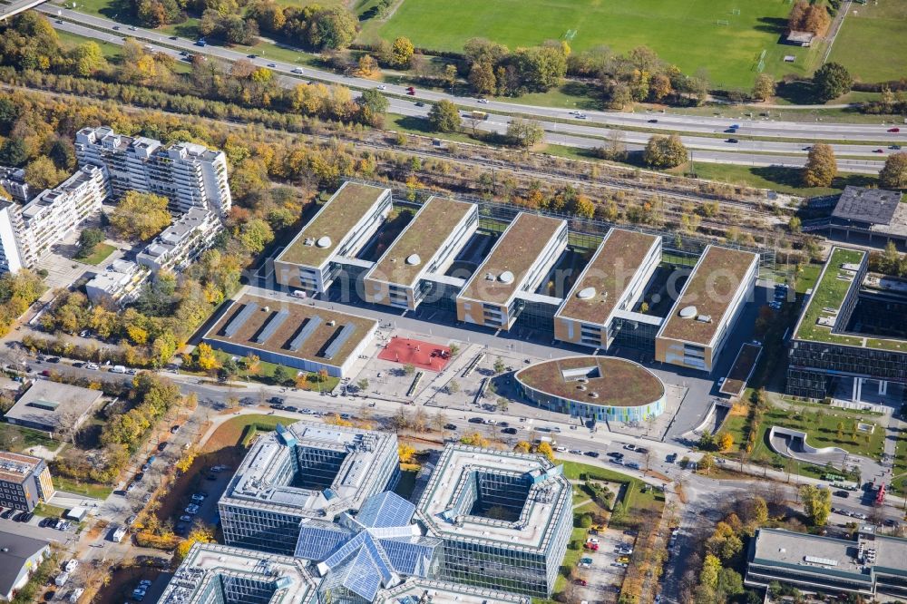 München from the bird's eye view: Building complex of the Vocational School Staedtische Berufsschule fuer Steuern und fuer Medienberufe on Riesstrasse in the district Moosach in Munich in the state Bavaria, Germany