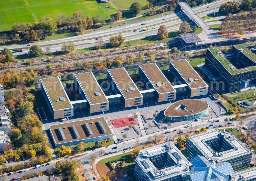 Aerial photograph München - Building complex of the Vocational School Staedtische Berufsschule fuer Steuern und fuer Medienberufe on Riesstrasse in the district Moosach in Munich in the state Bavaria, Germany