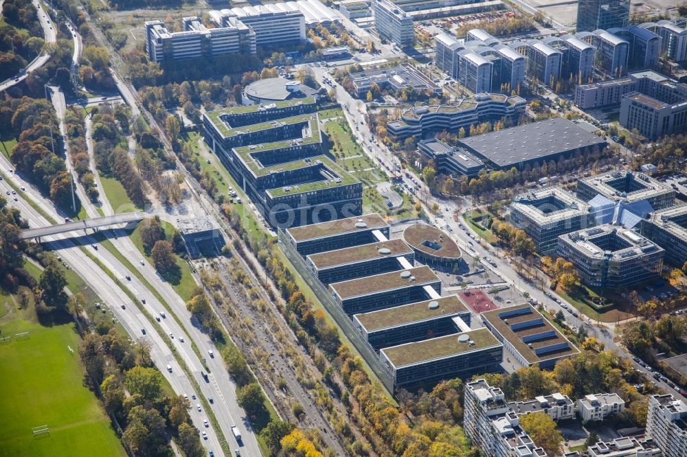 München from the bird's eye view: Building complex of the Vocational School Staedtische Berufsschule fuer Steuern und fuer Medienberufe on Riesstrasse in the district Moosach in Munich in the state Bavaria, Germany