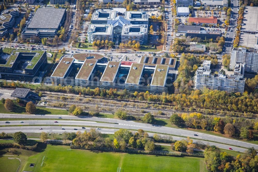 Aerial photograph München - Building complex of the Vocational School Staedtische Berufsschule fuer Steuern und fuer Medienberufe on Riesstrasse in the district Moosach in Munich in the state Bavaria, Germany