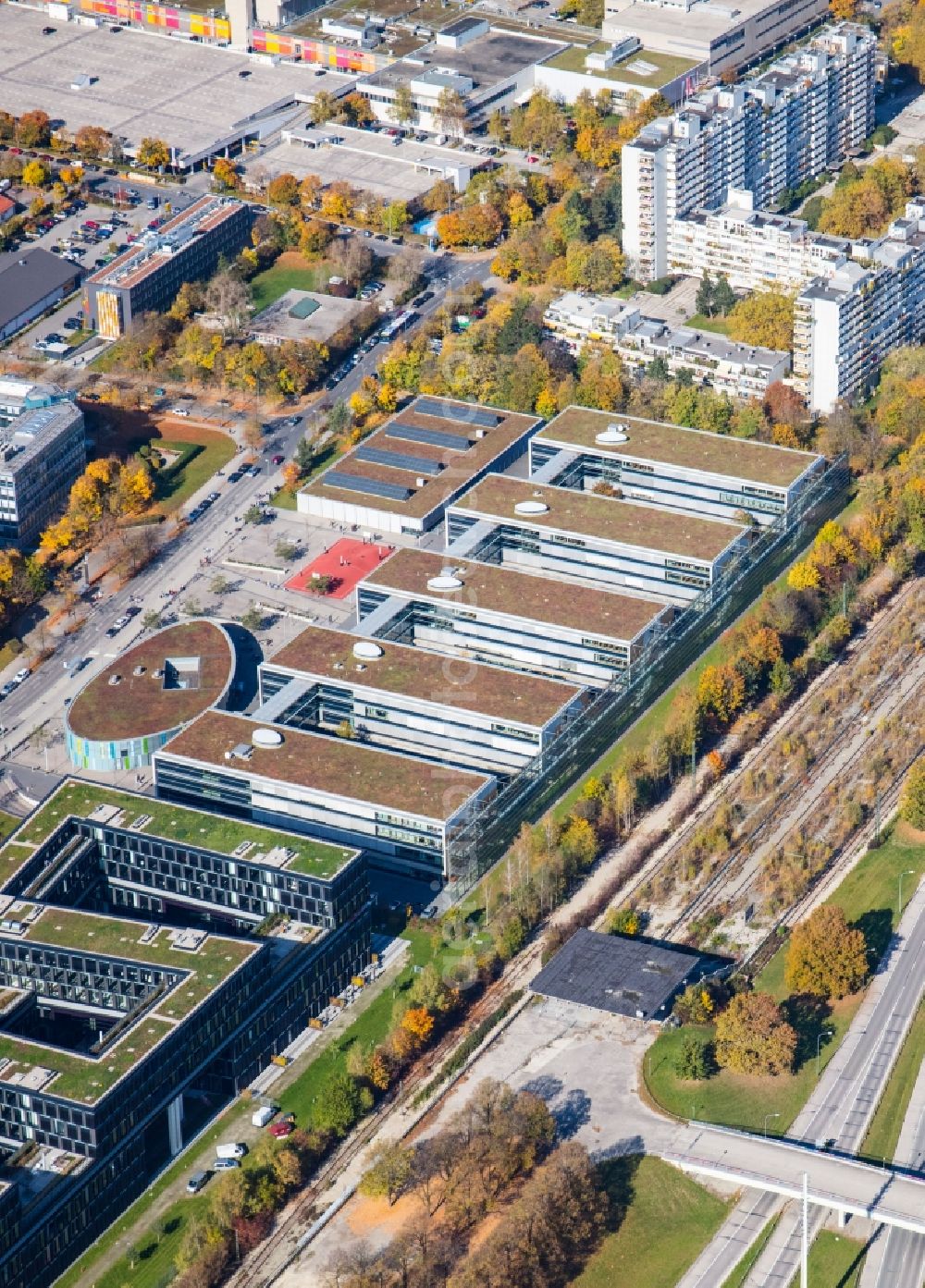 München from above - Building complex of the Vocational School Staedtische Berufsschule fuer Steuern und fuer Medienberufe on Riesstrasse in the district Moosach in Munich in the state Bavaria, Germany