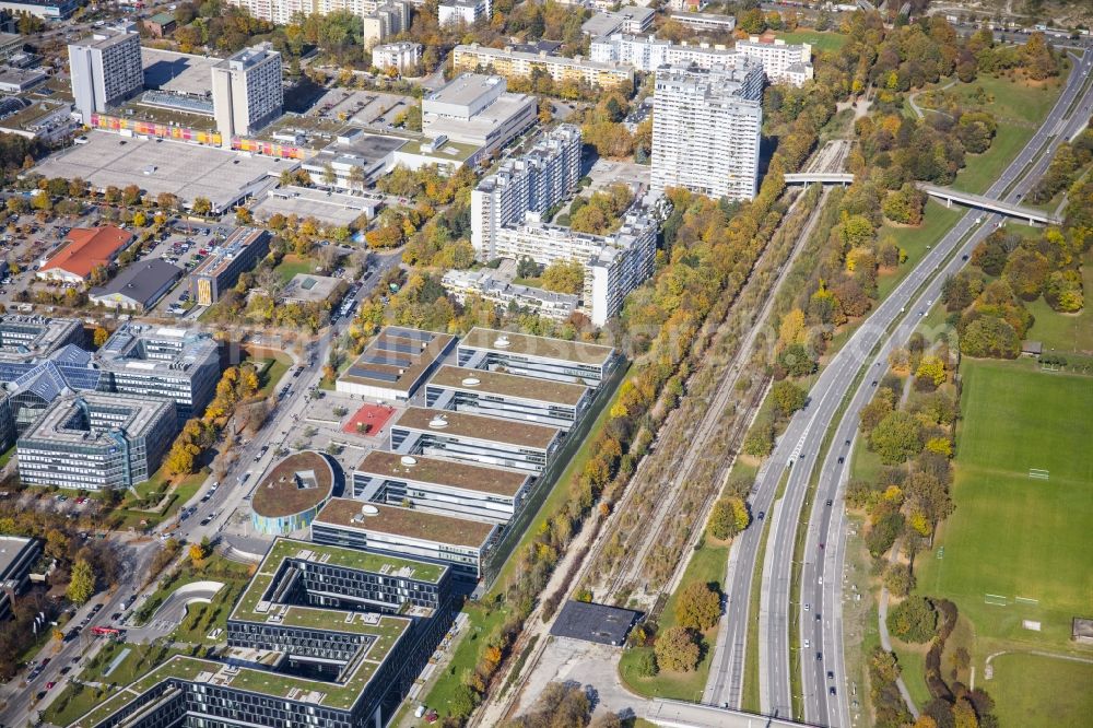 München from the bird's eye view: Building complex of the Vocational School Staedtische Berufsschule fuer Steuern und fuer Medienberufe on Riesstrasse in the district Moosach in Munich in the state Bavaria, Germany