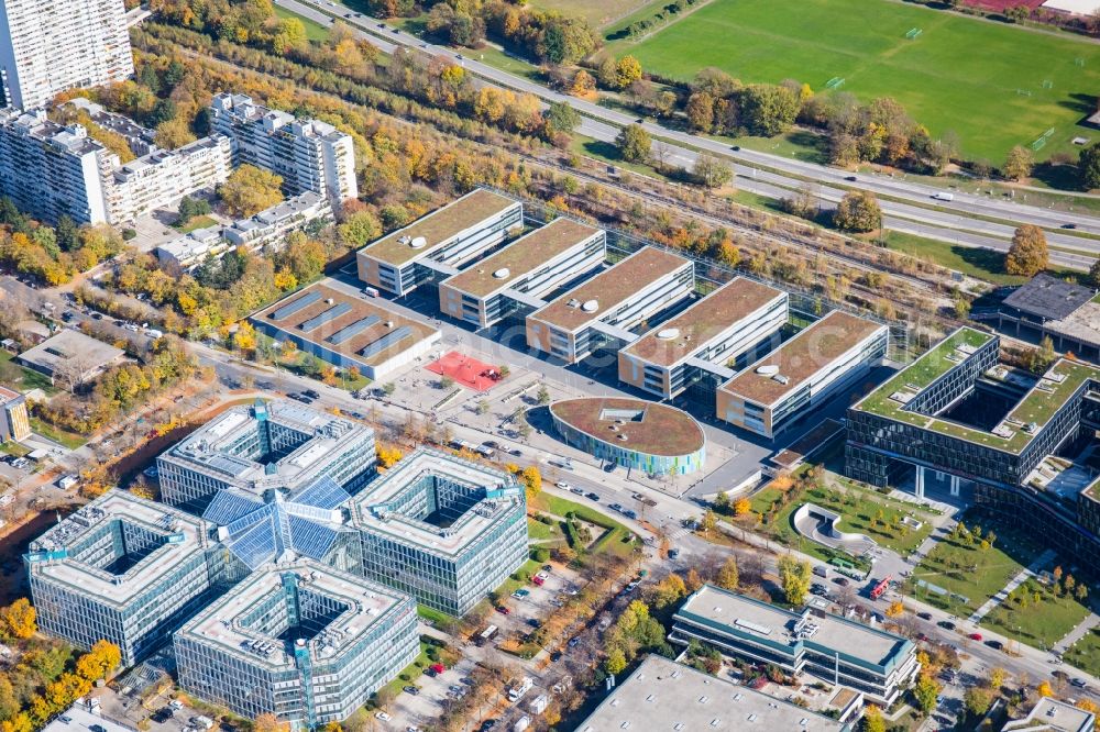 Aerial photograph München - Building complex of the Vocational School Staedtische Berufsschule fuer Steuern und fuer Medienberufe on Riesstrasse in the district Moosach in Munich in the state Bavaria, Germany