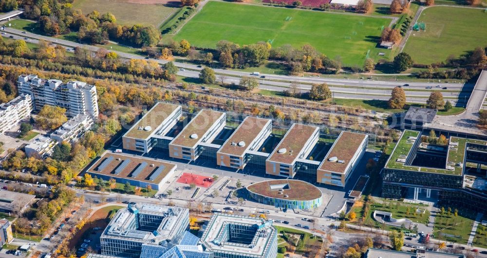 München from above - Building complex of the Vocational School Staedtische Berufsschule fuer Steuern und fuer Medienberufe on Riesstrasse in the district Moosach in Munich in the state Bavaria, Germany