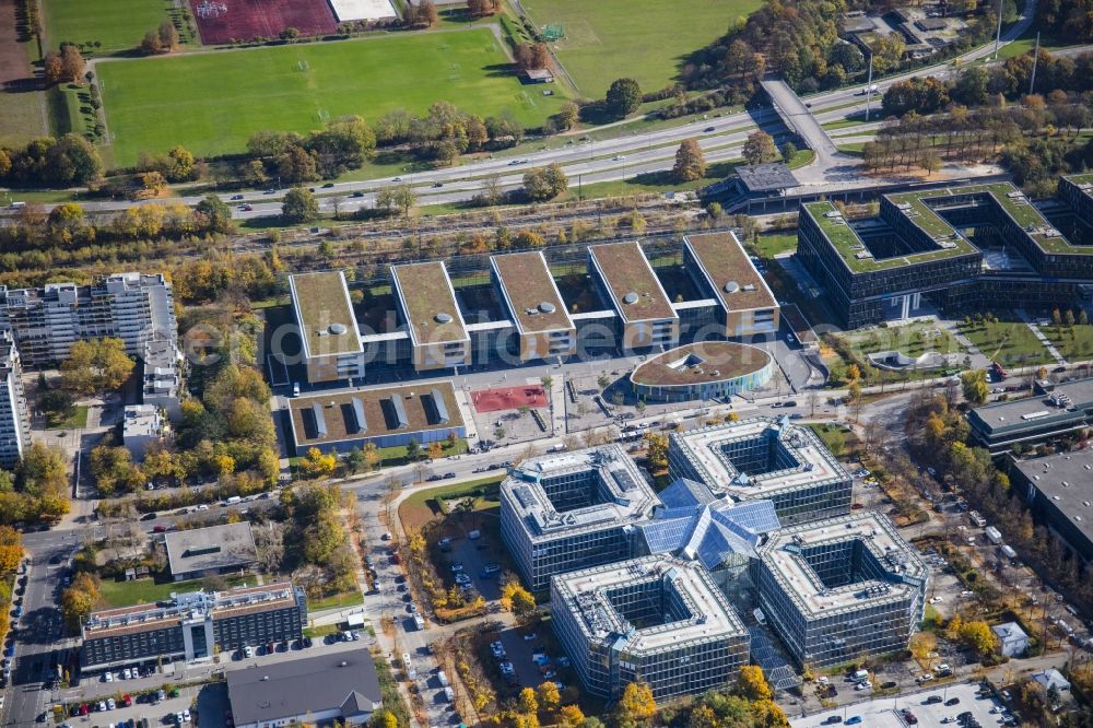 München from the bird's eye view: Building complex of the Vocational School Staedtische Berufsschule fuer Steuern und fuer Medienberufe on Riesstrasse in the district Moosach in Munich in the state Bavaria, Germany