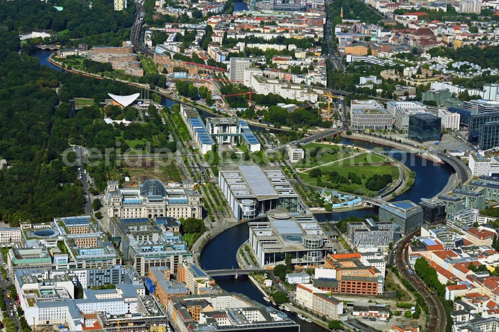 Aerial photograph Berlin - Building complex of the Federal Chancellery and the Paul Loebe House and Reichstag building in the government district on the banks of the Spree at the Spreebogen in Berlin, Germany