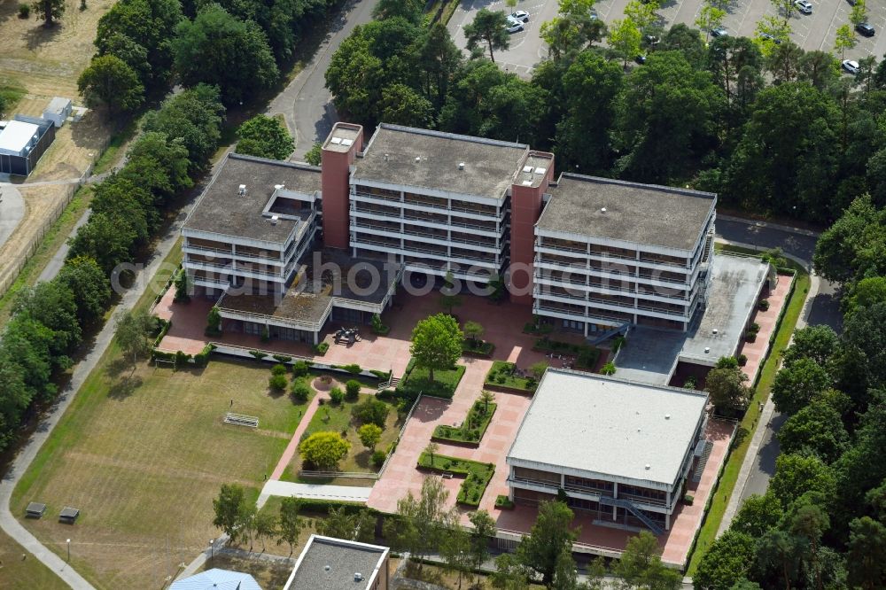 Aerial photograph Karlsruhe - Building complex of the German army - Bundeswehr military barracks of Karriereberatung of Bundeswehr in Karlsruhe in the state Baden-Wurttemberg, Germany