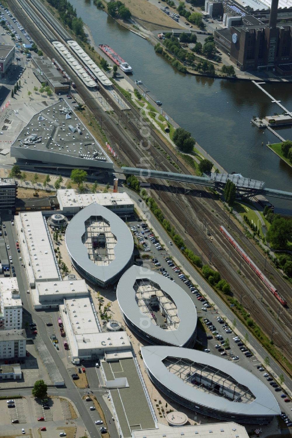 Wolfsburg from the bird's eye view: Building complex of the Shopping Mall and Designer Outlet An der Vorburg in Wolfsburg in the state of Lower Saxony. The architectural distinct mall with its oval buildings is located in the North of the town centre of Wolfsburg