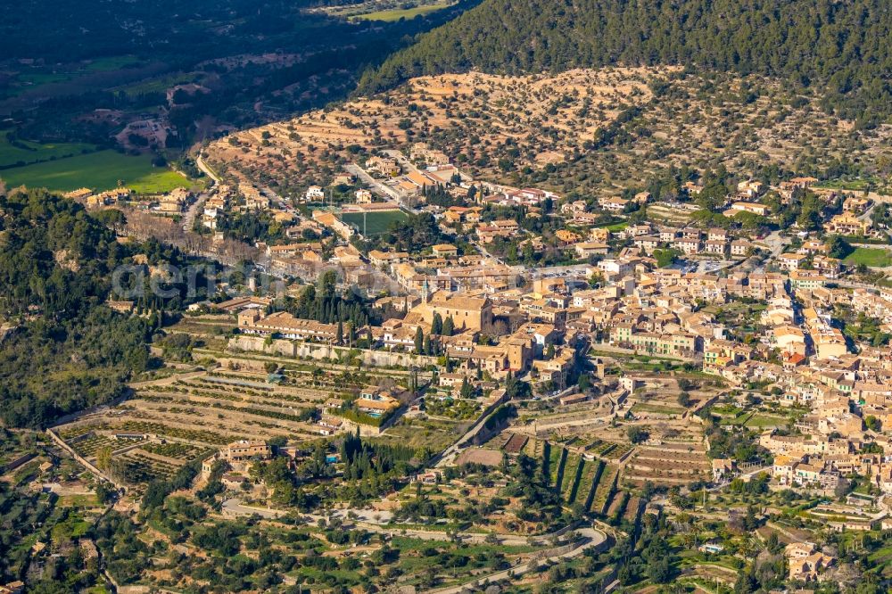 Valldemossa from above - Building complex of the former monastery and today's museum of Kartause von Valldemossa on Placa Cartoixa in Valldemossa in Balearische Insel Mallorca, Spain