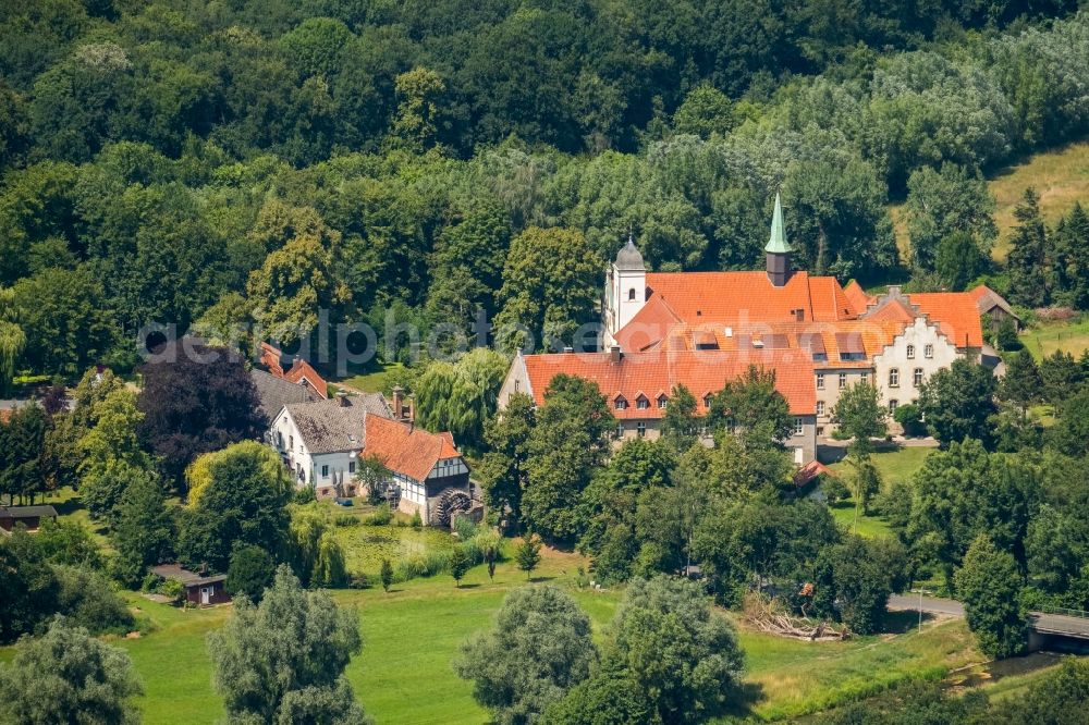 Warendorf from the bird's eye view: Building complex of the former Vinnenberg Monastery and today's country inn Zum kuehlen Grunde in Warendorf in the federal state of North Rhine-Westphalia, Germany