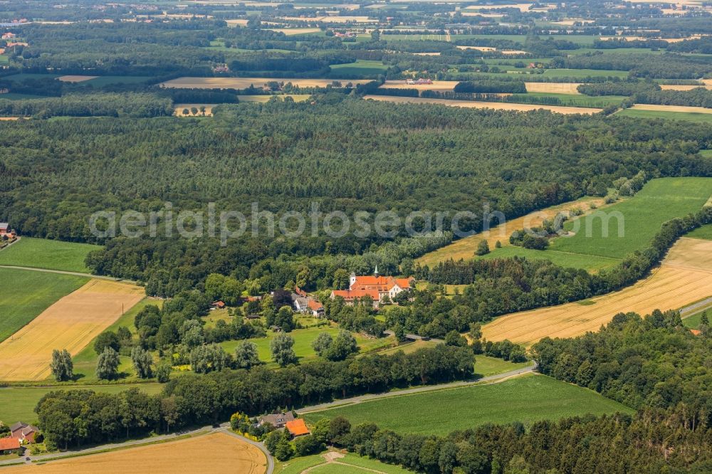 Aerial image Warendorf - Building complex of the former Vinnenberg Monastery and today's country inn Zum kuehlen Grunde in Warendorf in the federal state of North Rhine-Westphalia, Germany