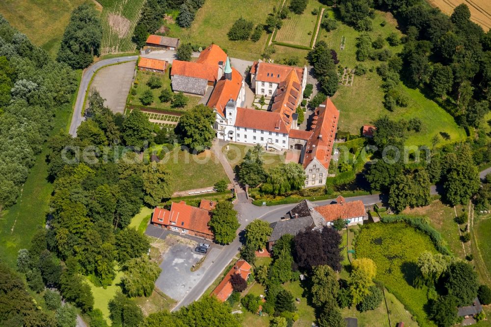 Aerial image Warendorf - Building complex of the former Vinnenberg Monastery and today's country inn Zum kuehlen Grunde in Warendorf in the federal state of North Rhine-Westphalia, Germany