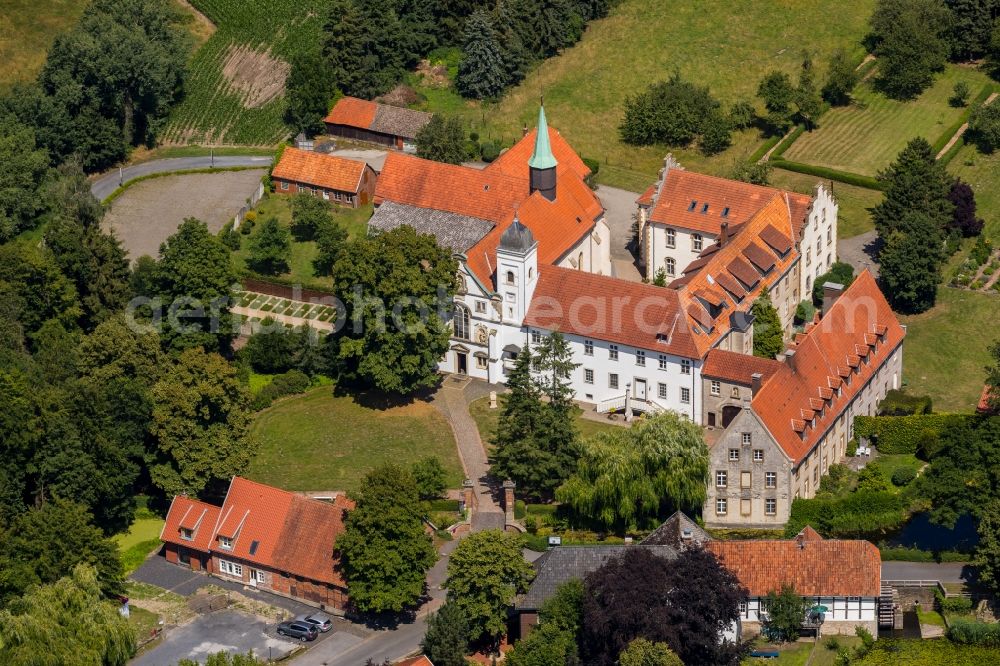 Aerial photograph Warendorf - Building complex of the former Vinnenberg Monastery and today's country inn Zum kuehlen Grunde in Warendorf in the federal state of North Rhine-Westphalia, Germany