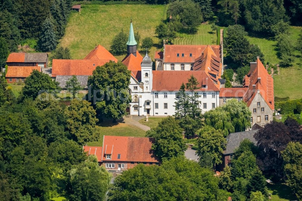 Aerial image Warendorf - Building complex of the former Vinnenberg Monastery and today's country inn Zum kuehlen Grunde in Warendorf in the federal state of North Rhine-Westphalia, Germany