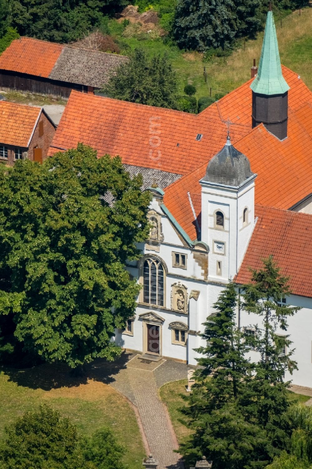 Aerial photograph Warendorf - Building complex of the former Vinnenberg Monastery and today's country inn Zum kuehlen Grunde in Warendorf in the federal state of North Rhine-Westphalia, Germany