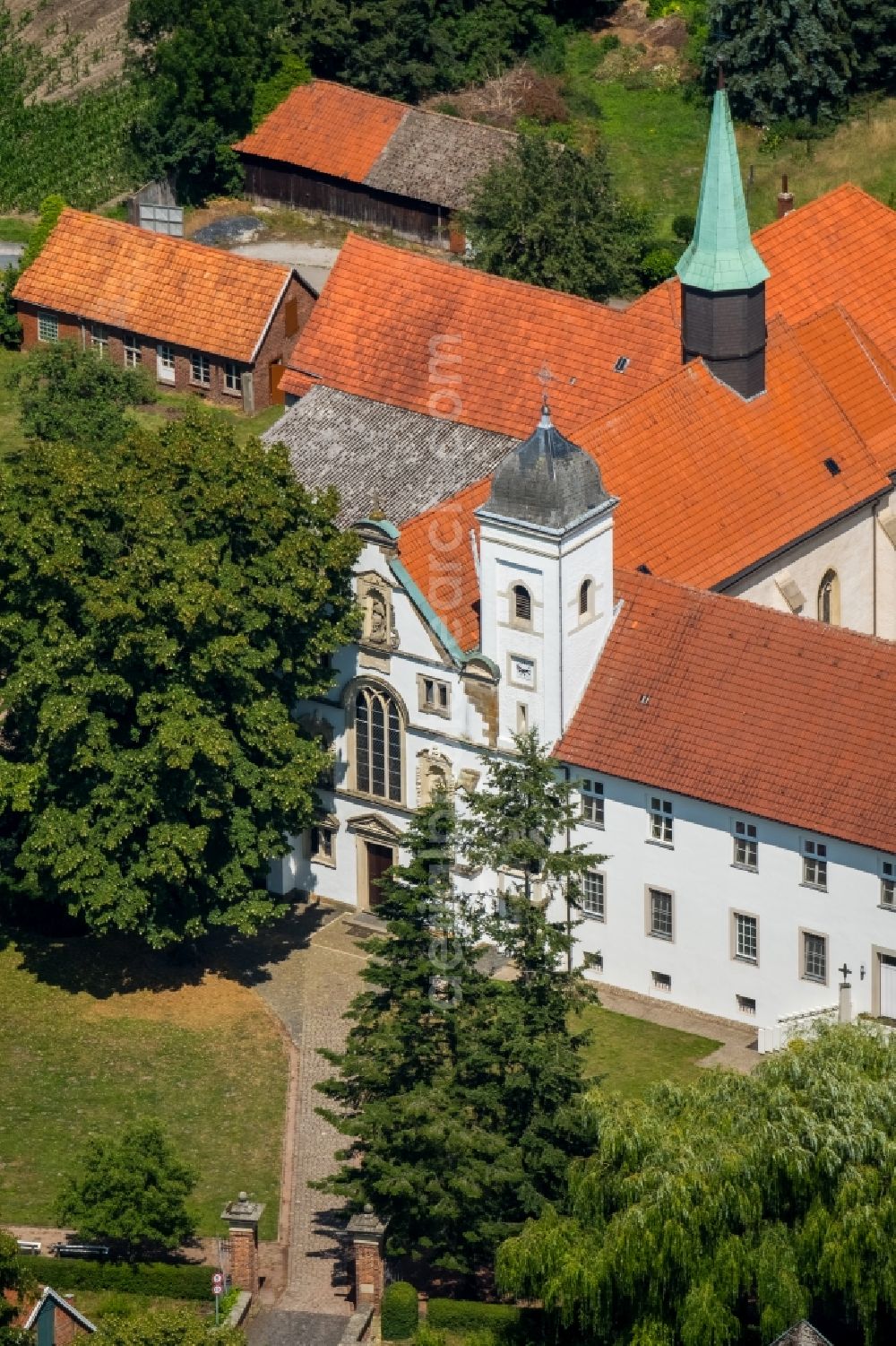 Warendorf from above - Building complex of the former Vinnenberg Monastery and today's country inn Zum kuehlen Grunde in Warendorf in the federal state of North Rhine-Westphalia, Germany