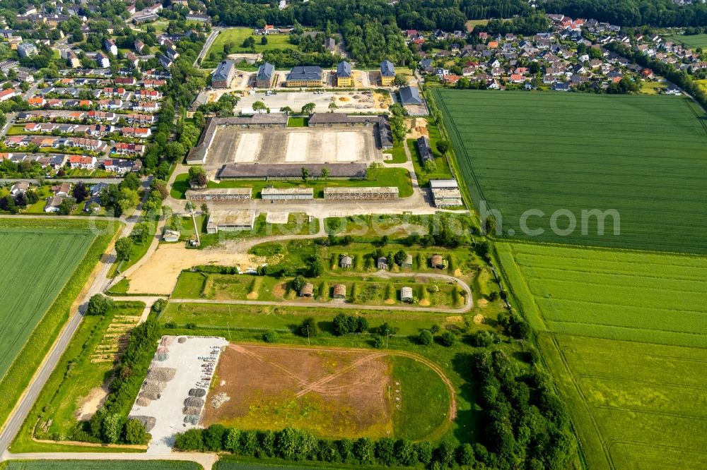 Aerial image Soest - Building complex of the former military barracks Kanaal van Wessem Kaserne on Hiddingser Weg in Soest in the state North Rhine-Westphalia, Germany