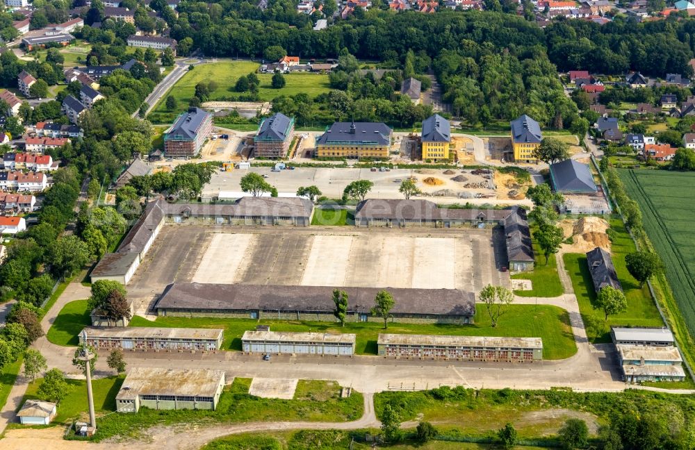 Aerial image Soest - Building complex of the former military barracks Kanaal van Wessem Kaserne on Hiddingser Weg in Soest in the state North Rhine-Westphalia, Germany