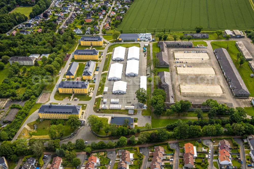 Aerial image Soest - Subsequent use of the building complex of the former barracks Kanaal van Wessem Kaserne on the street Belgierweg and refugee accommodation in Soest in the state North Rhine-Westphalia, Germany