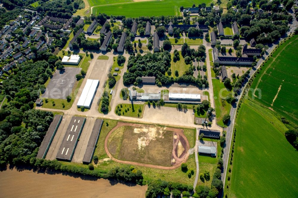 Aerial photograph Düsseldorf - Building complex of the former military barracks Bergische Kasernen with sports ground and surrounding fields in Duesseldorf in the state North Rhine-Westphalia