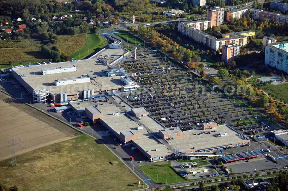 Ahrensfelde from above - Building complex of the shopping center KaufPark Eiche der Unibail-Rodamco Germany GmbH in Ahrensfelde in the state Brandenburg