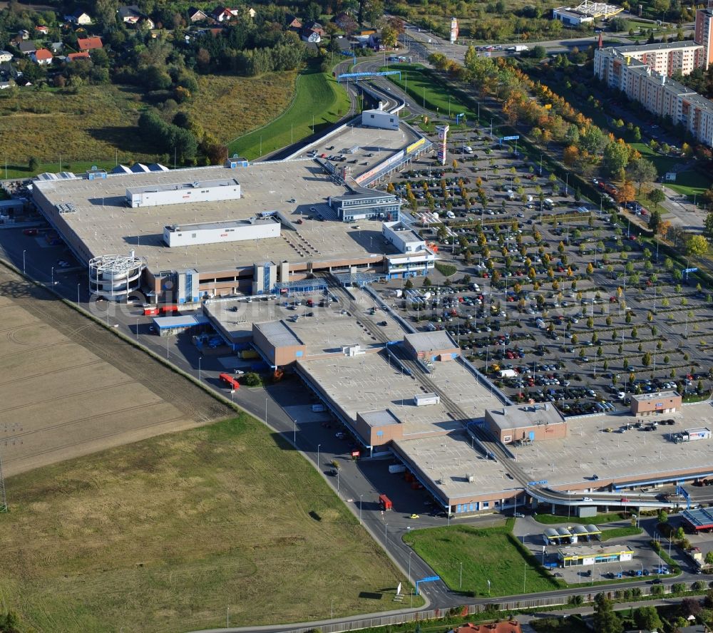 Ahrensfelde from the bird's eye view: Building complex of the shopping center KaufPark Eiche der Unibail-Rodamco Germany GmbH in Ahrensfelde in the state Brandenburg