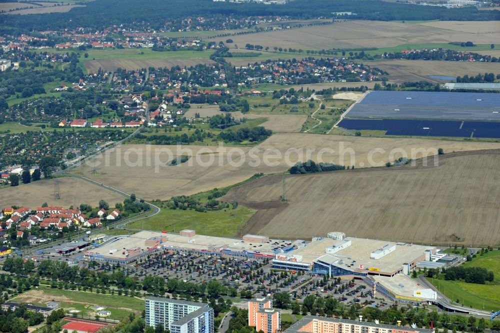 Aerial photograph Ahrensfelde - Building complex of the shopping center KaufPark Eiche der Unibail-Rodamco Germany GmbH in Ahrensfelde in the state Brandenburg