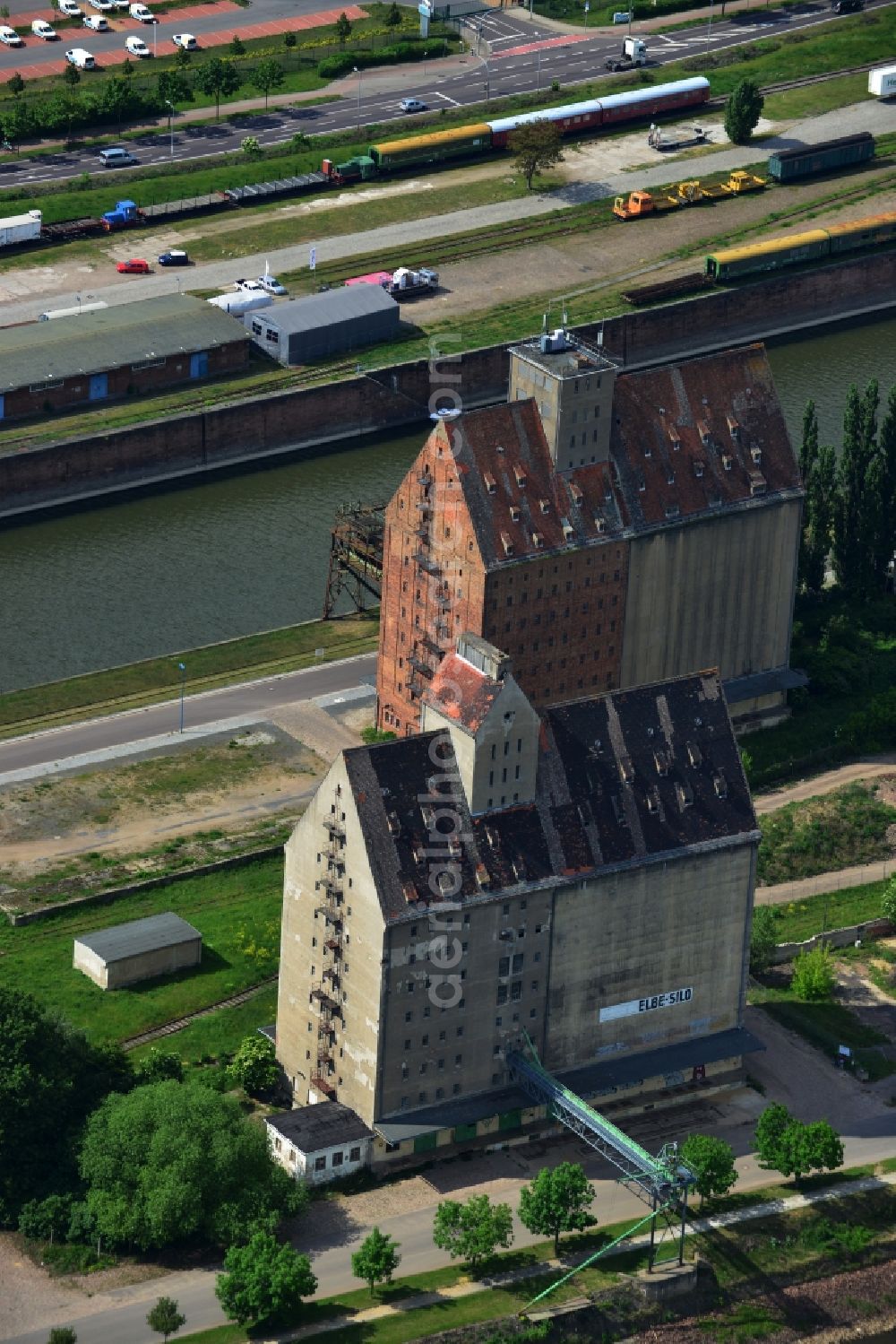 Aerial image Magdeburg - Building complex Elbe silo in the former trading port in Magdeburg in Saxony-Anhalt