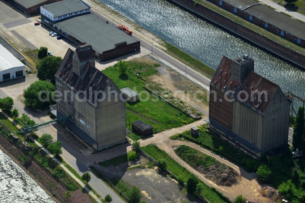 Magdeburg from the bird's eye view: Building complex Elbe silo in the former trading port in Magdeburg in Saxony-Anhalt