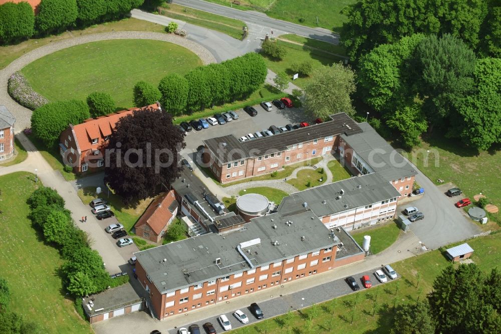 Sülfeld from the bird's eye view: Building complex of the Institute Forschungszentrum Borstel Leibniz-Zentrum fuer Medizin and Biowissenschaften on Parkallee in the district Borstel in Suelfeld in the state Schleswig-Holstein, Germany