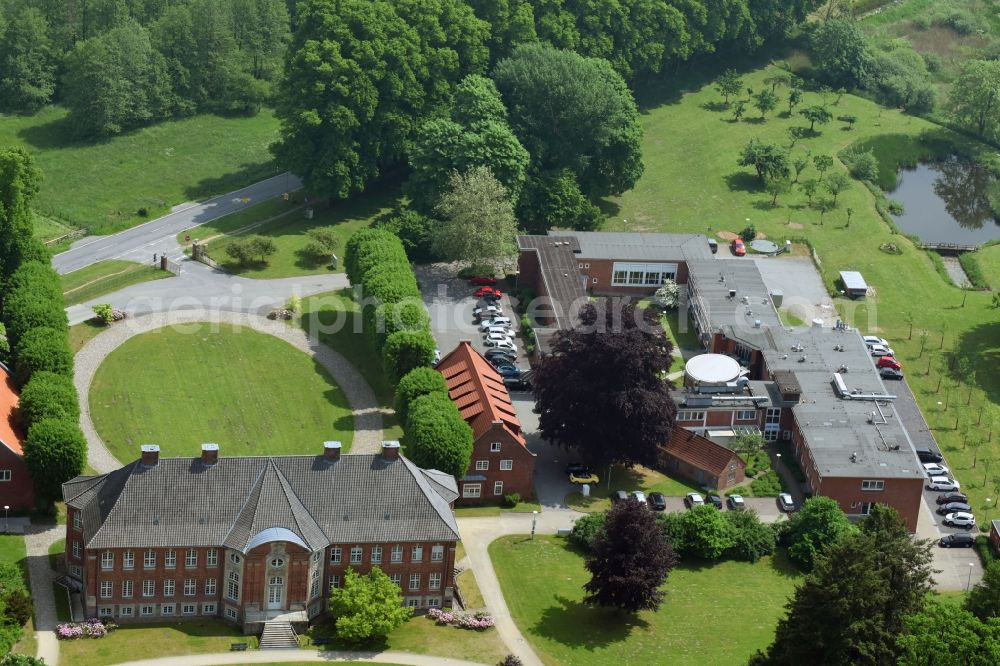 Sülfeld from above - Building complex of the Institute Forschungszentrum Borstel Leibniz-Zentrum fuer Medizin and Biowissenschaften on Parkallee in the district Borstel in Suelfeld in the state Schleswig-Holstein, Germany