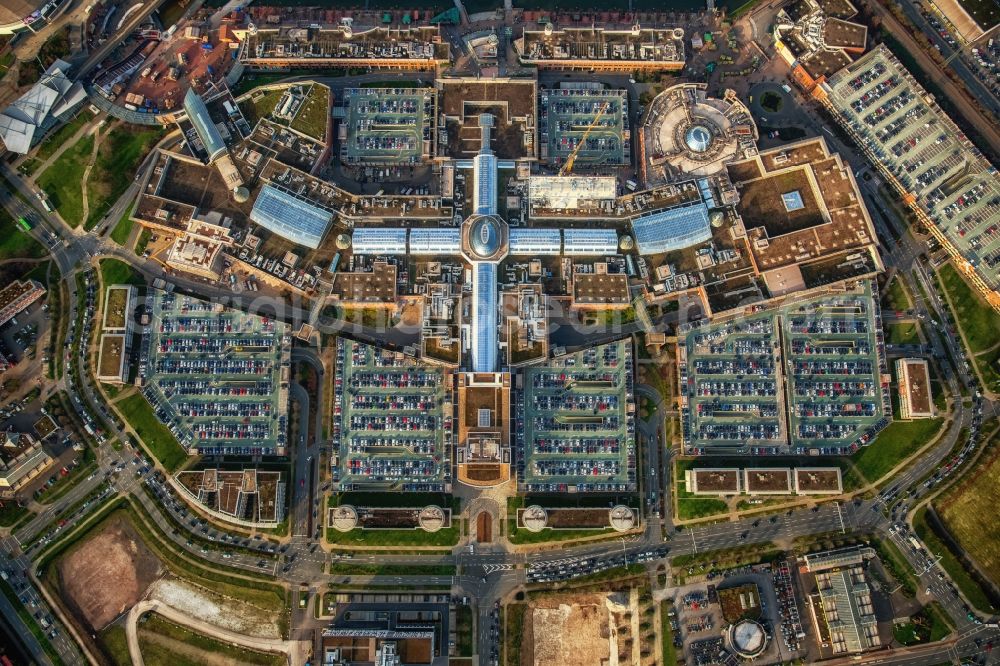 Oberhausen from the bird's eye view: Building complex of the shopping mall Centro in Oberhausen in the state of North Rhine-Westphalia. The mall is the heart of the Neue Mitte part of the city and is located on Osterfelder Strasse