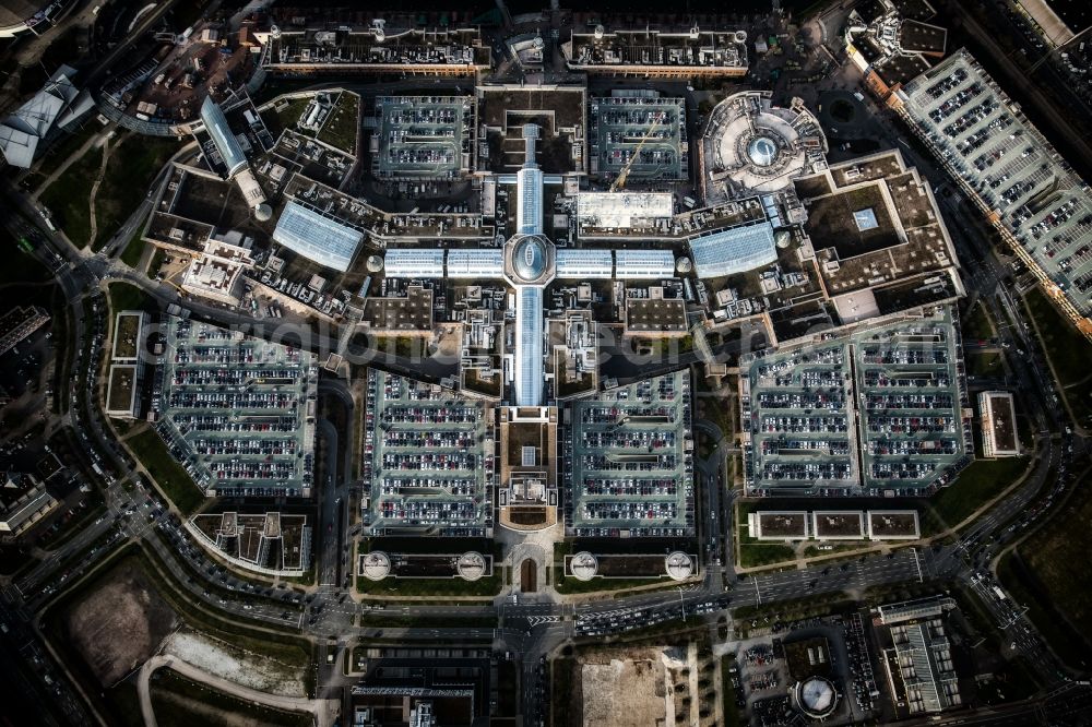 Aerial image Oberhausen - Building complex of the shopping mall Centro in Oberhausen in the state of North Rhine-Westphalia. The mall is the heart of the Neue Mitte part of the city and is located on Osterfelder Strasse