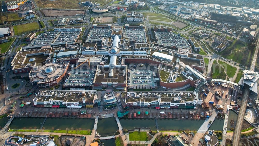 Aerial photograph Oberhausen - Building complex of the shopping mall Centro in Oberhausen in the state of North Rhine-Westphalia. The mall is the heart of the Neue Mitte part of the city and is located on Osterfelder Strasse