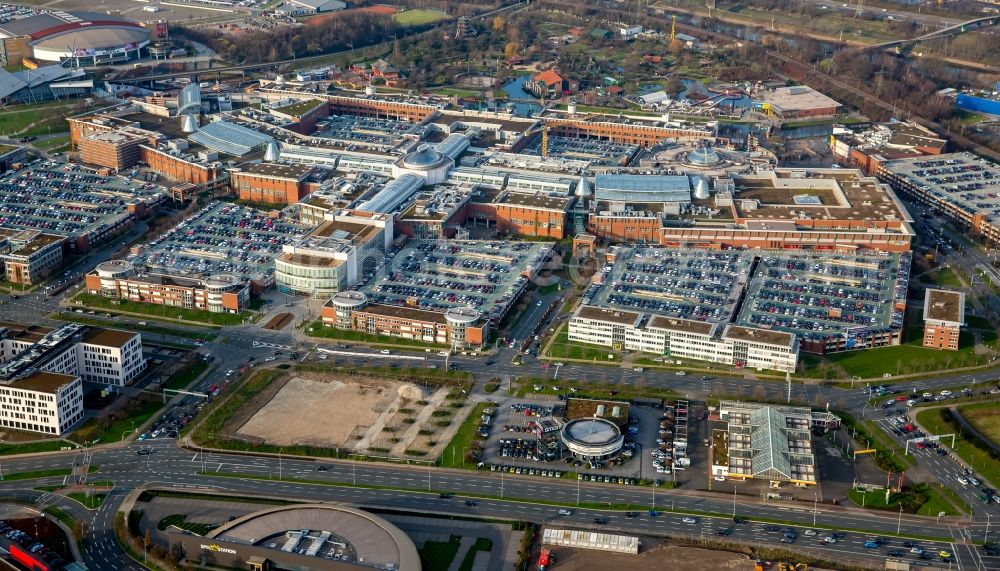 Oberhausen from above - Building complex of the shopping mall Centro in Oberhausen in the state of North Rhine-Westphalia. The mall is the heart of the Neue Mitte part of the city and is located on Osterfelder Strasse