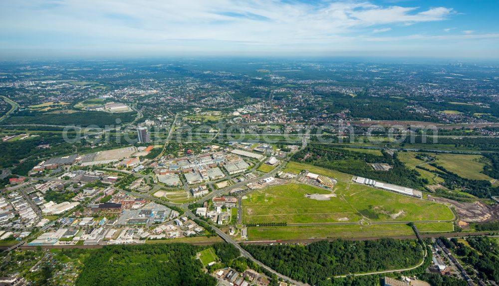 Aerial photograph Oberhausen - Building complex of the shopping mall Centro in Oberhausen in the state of North Rhine-Westphalia. The mall is the heart of the Neue Mitte part of the city and is located on Osterfelder Strasse