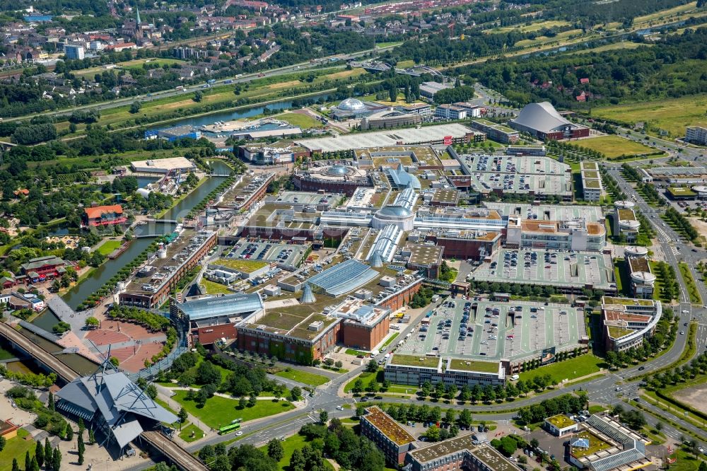 Aerial photograph Oberhausen - Building complex of the shopping mall Centro in Oberhausen in the state of North Rhine-Westphalia. The mall is the heart of the Neue Mitte part of the city and is located on Osterfelder Strasse