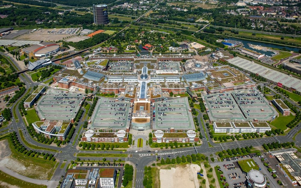 Aerial image Oberhausen - Building complex of the shopping mall Centro in Oberhausen in the state of North Rhine-Westphalia. The mall is the heart of the Neue Mitte part of the city and is located on Osterfelder Strasse