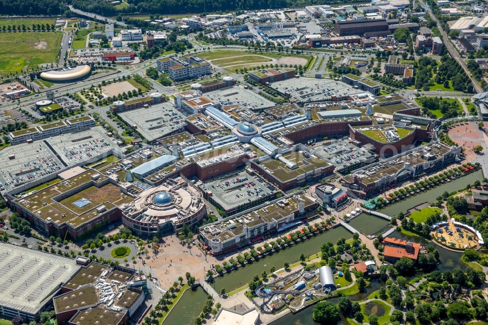 Aerial image Oberhausen - Building complex of the shopping mall Centro in Oberhausen in the state of North Rhine-Westphalia. The mall is the heart of the Neue Mitte part of the city and is located on Osterfelder Strasse