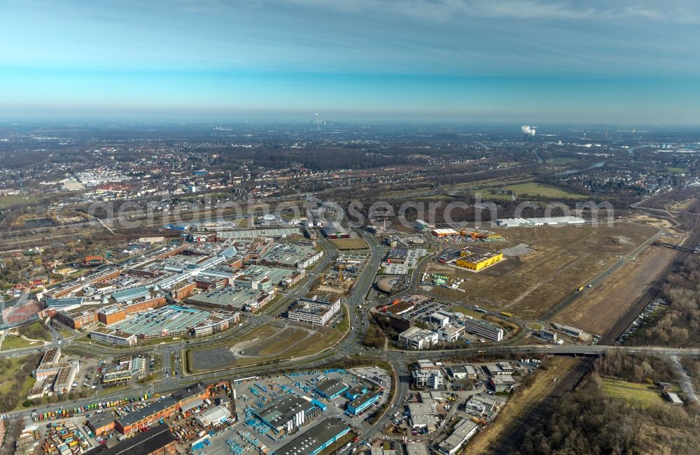 Aerial photograph Oberhausen - Building complex of the shopping mall Centro in Oberhausen in the state of North Rhine-Westphalia. The mall is the heart of the Neue Mitte part of the city and is located on Osterfelder Strasse