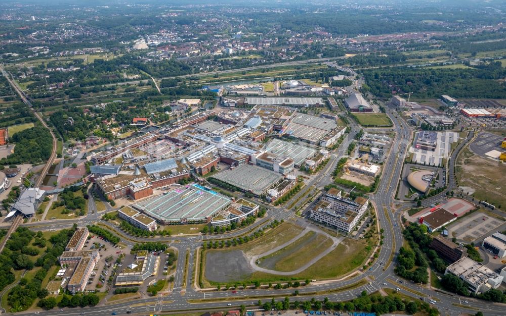 Aerial image Oberhausen - Building complex of the shopping mall Centro in Oberhausen in the state of North Rhine-Westphalia. The mall is the heart of the Neue Mitte part of the city and is located on Osterfelder Strasse