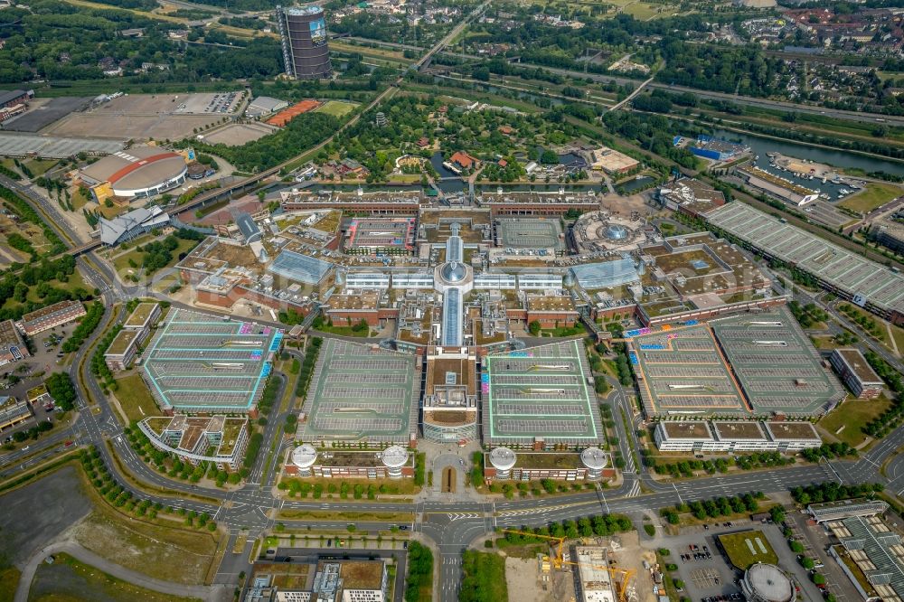 Oberhausen from above - Building complex of the shopping mall Centro in Oberhausen in the state of North Rhine-Westphalia. The mall is the heart of the Neue Mitte part of the city and is located on Osterfelder Strasse