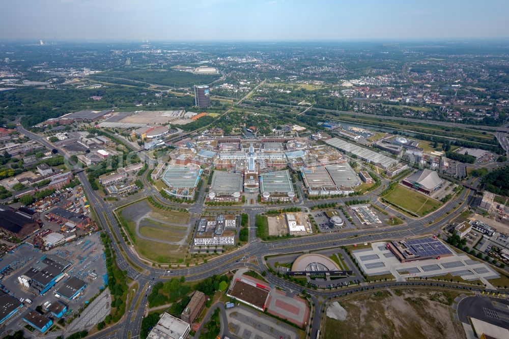 Aerial image Oberhausen - Building complex of the shopping mall Centro in Oberhausen in the state of North Rhine-Westphalia. The mall is the heart of the Neue Mitte part of the city and is located on Osterfelder Strasse