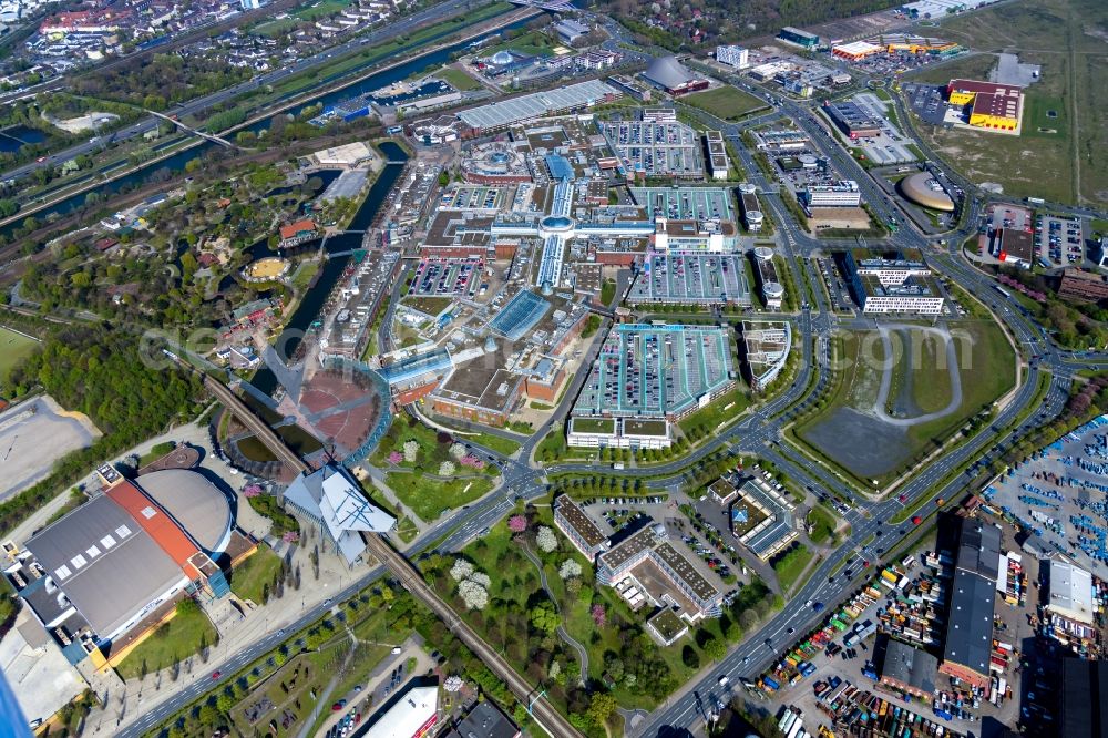 Aerial image Oberhausen - Building complex of the shopping mall Centro in Oberhausen in the state of North Rhine-Westphalia. The mall is the heart of the Neue Mitte part of the city and is located on Osterfelder Strasse