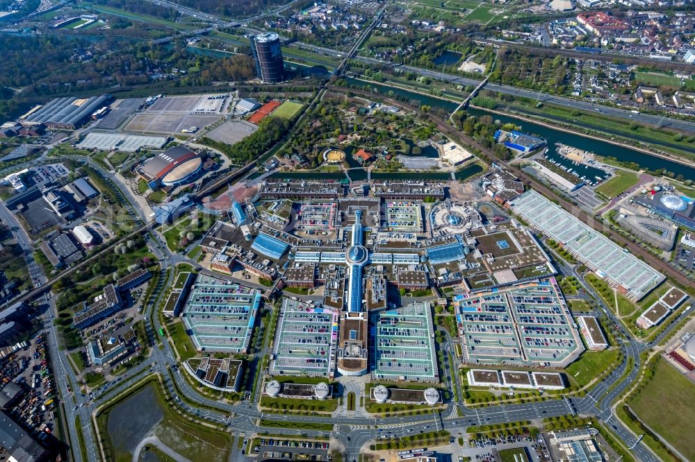 Oberhausen from above - Building complex of the shopping mall Centro in Oberhausen in the state of North Rhine-Westphalia. The mall is the heart of the Neue Mitte part of the city and is located on Osterfelder Strasse